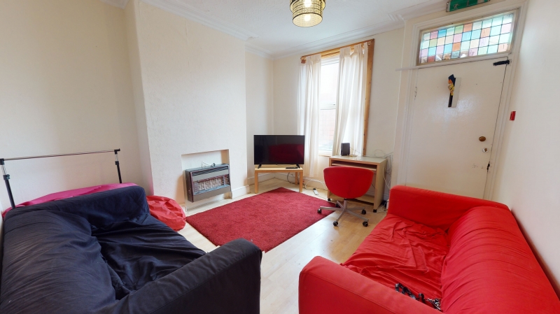 4 bed end-terrace house, Welton Grove, Hyde Park