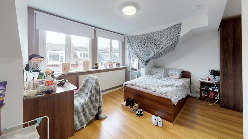 6 bed terraced house, Ashville Avenue, Hyde Park