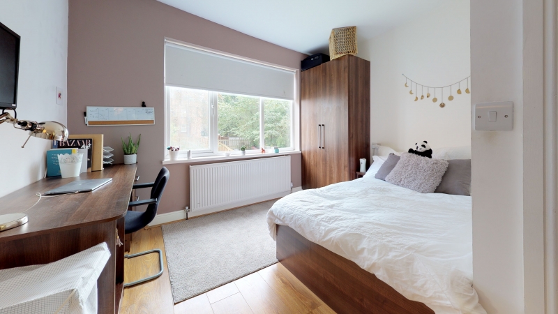 6 bed semi-detached house, Richmond Mount, Hyde Park