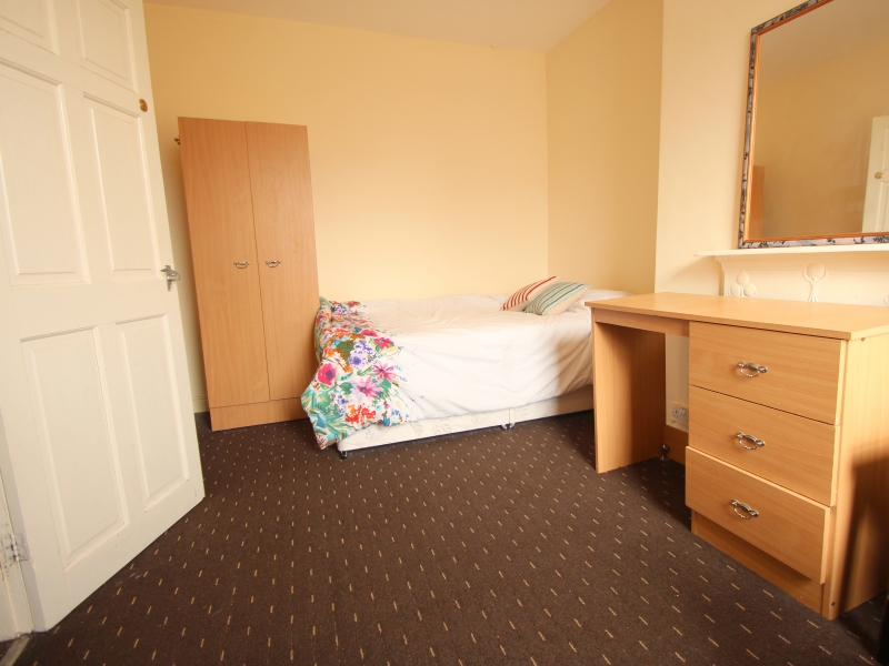 4 bed terraced house, Mayville Terrace, Hyde Park