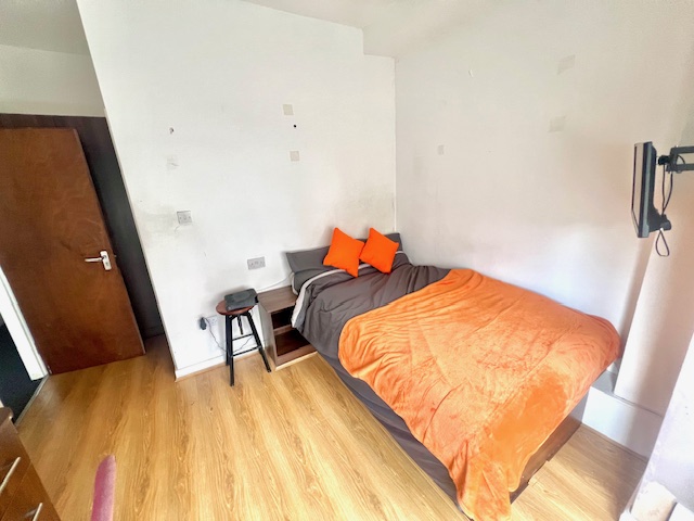 6 bed terraced house, Ashville Avenue, Hyde Park