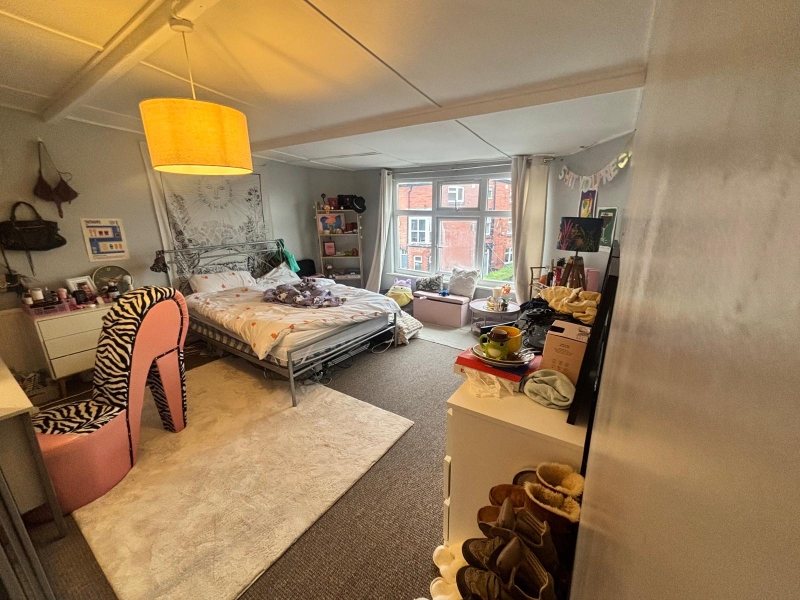 6 bed terraced house, Manor Drive, Hyde Park