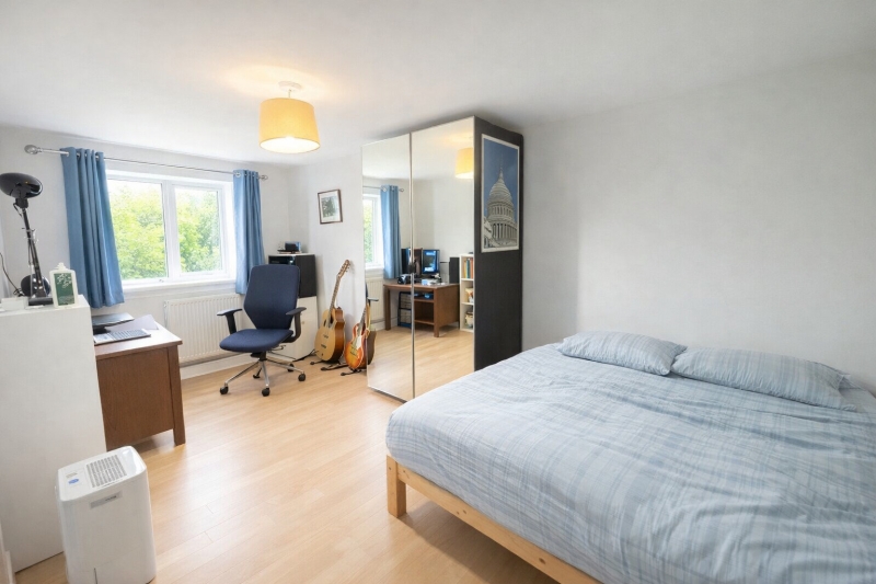 6 bed terraced house, Manor Drive, Hyde Park