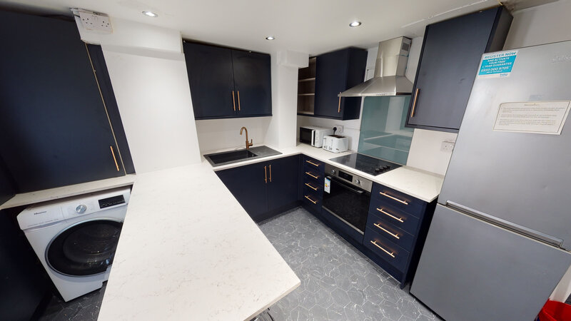 6 bed terraced house, Manor Drive, Hyde Park